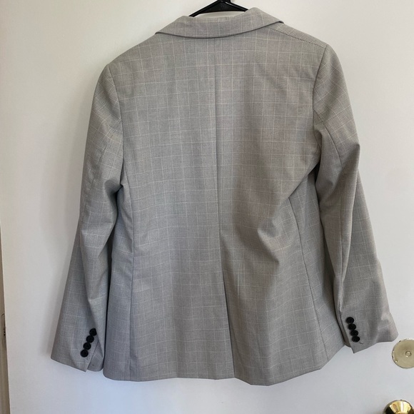 Grey suit - Picture 4 of 6